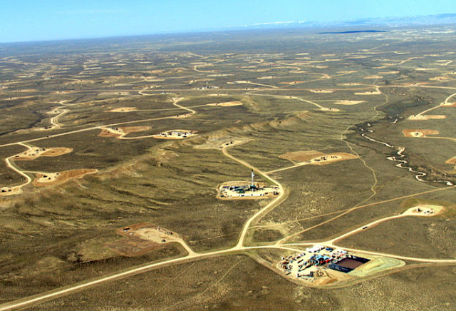 Bild einer Landschaft mit Fracking